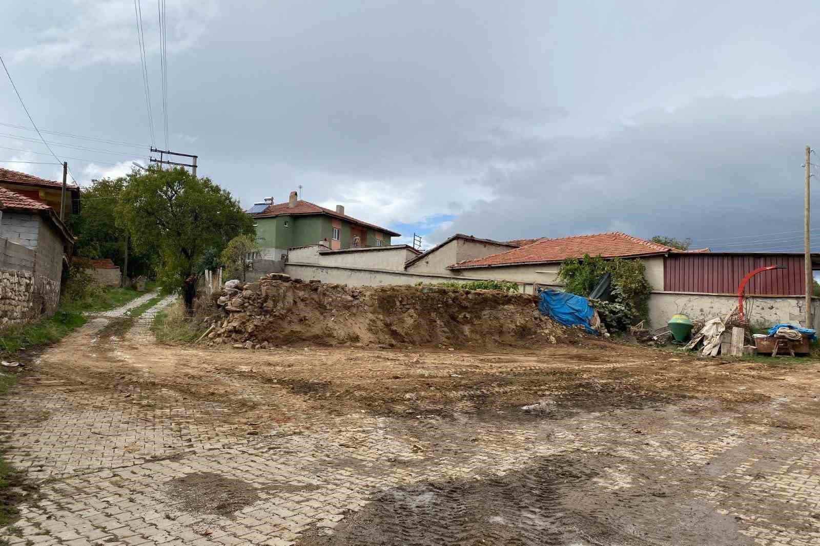 Uşak’ta tehlike oluşturan metruk yapılara yıkım müdahalesi