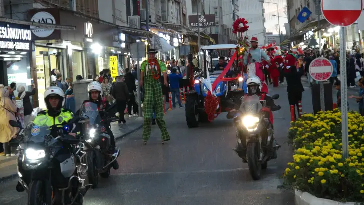Kilis’te acı kırmızı coşkusu: Biber festivali kortejle başladı